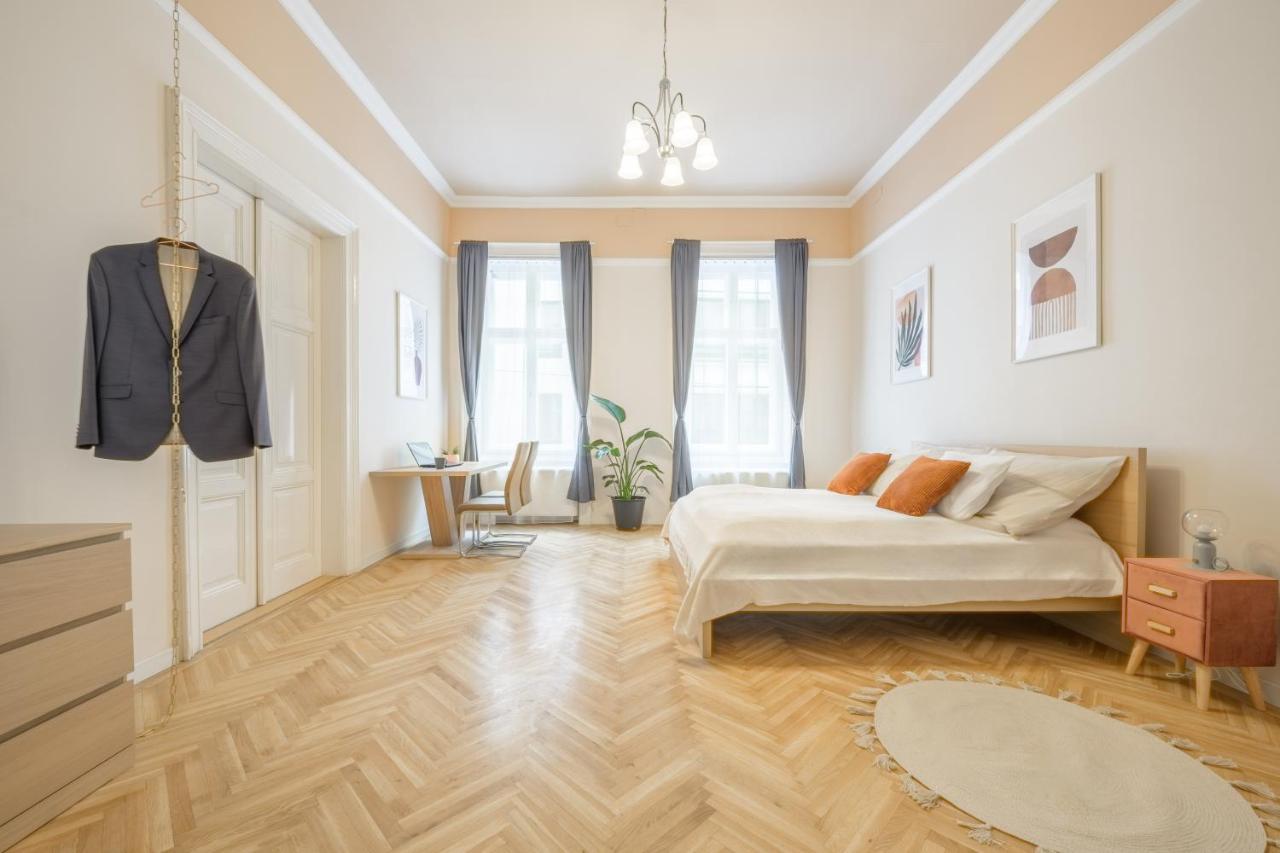 Best Seasons Andrassy Budapest Bagian luar foto
