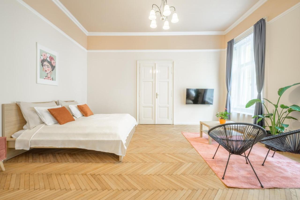 Best Seasons Andrassy Budapest Bagian luar foto