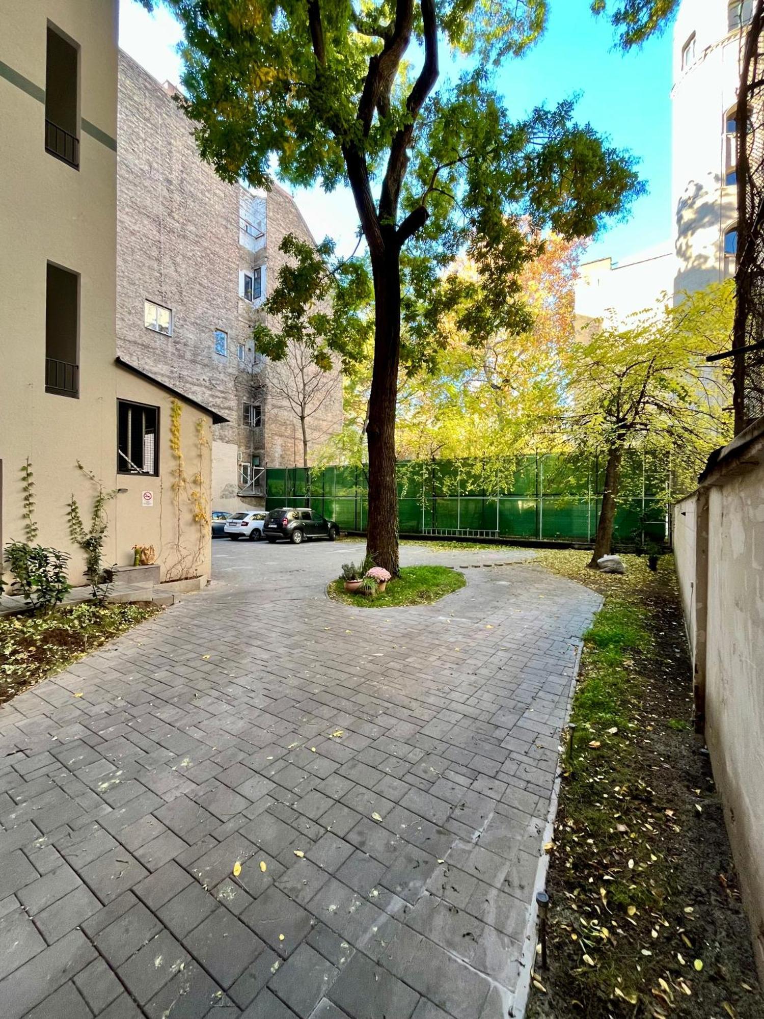 Best Seasons Andrassy Budapest Bagian luar foto
